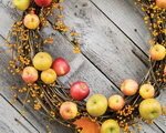 red-and-yellow-apples-as-home-decor-autumn-decorations1-5-s-1605970