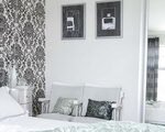 swedish-idea-wallpaper-in-bedroom-pictures3-4-2-s-3949853