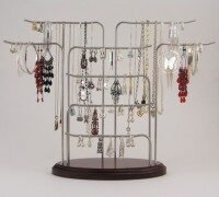 tabe-stands-and-holders-for-storing-adornments-04-200x180-9169108