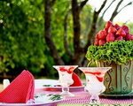 tasty-strawberry-ideas-table-setting-ideas10-s-2869091