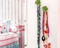 bright-teenage-girl-room-interior-with-handmade-details-7-200x160-9107704
