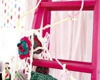 bright-teenage-girl-room-interior-with-handmade-details-8-200x160-1966499