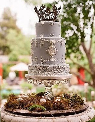 royal-wedding-cake-with-delicate-openwork-decorative-patterns-2738076
