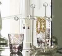 tabe-stands-and-holders-for-storing-adornments-14-200x180-3758700